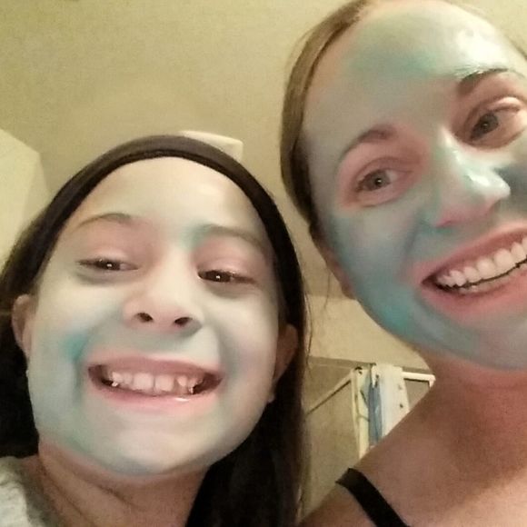 Meet your Posher, Jennifer - Picture 1 of 1